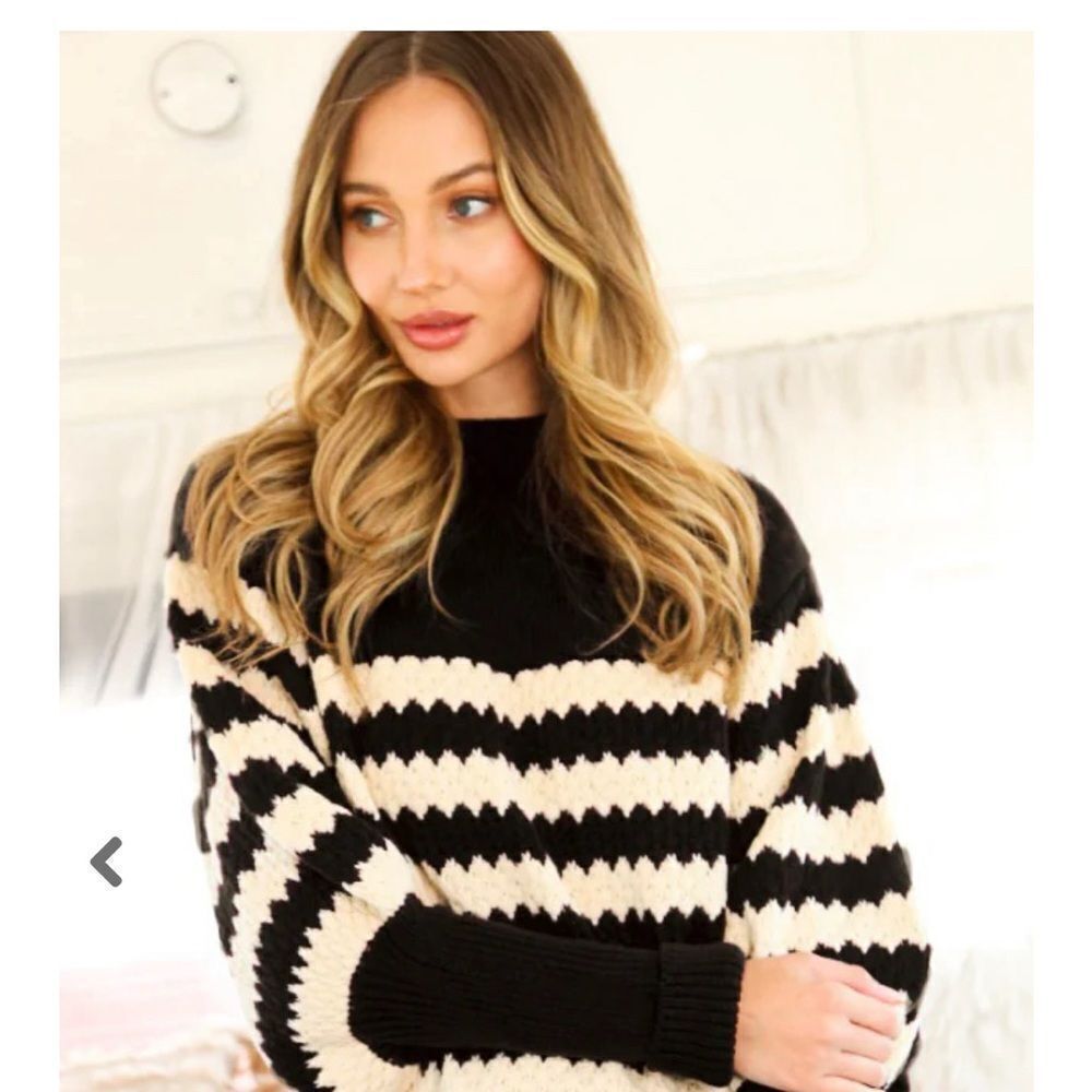 Vine & Love Striped Sweater Sz M NWOT - Picture 6 of 8